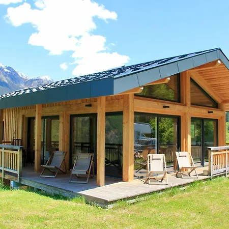 Modern With Garden Chalet