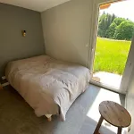 Modern With Garden Chalé